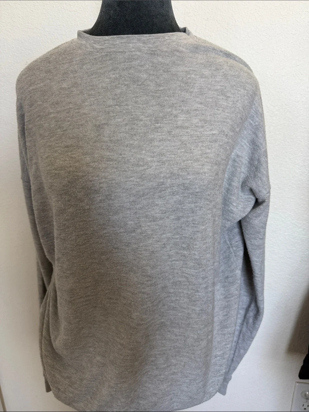 ALO Yoga Soho Heather Gray Pullover with White Logo, Small